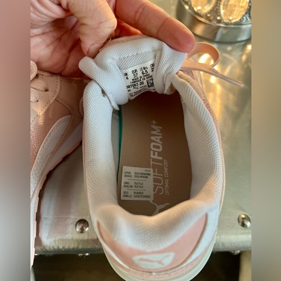 Womens Puma Pink sneakers, new without tags - Picture 6 of 8